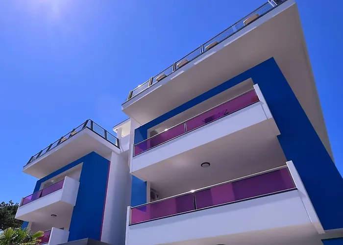 Rooftop Pool And Sea Nearby-beahost