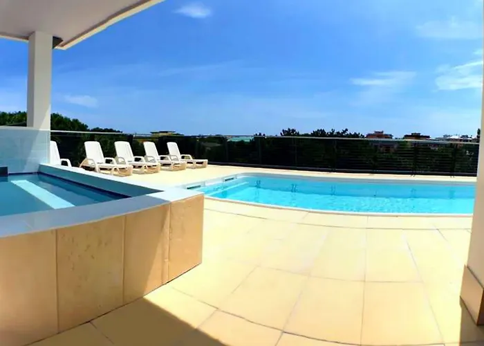 Rooftop Pool And Sea Nearby-beahost *